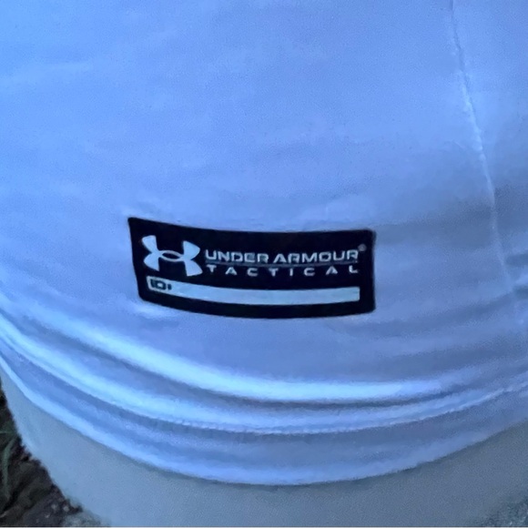 UNDER ARMOUR TACTICAL WHITE VNECK COMPRESSION SHIRT W/ SHORT SLEEVES - Picture 6 of 9